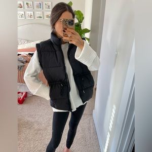 Puffer vest, size small, black